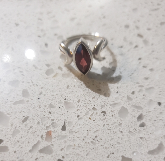 Silver Ring with Garnet Gemstone & Cresent Moon Design -Size 7 - Picture 3 of 7